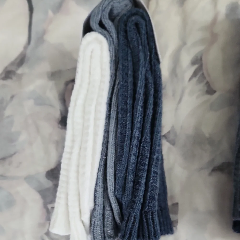 Universal Thread 6 Pairs Of Women's Ribbed Crew Socks - Blue and White - Picture 3 of 5